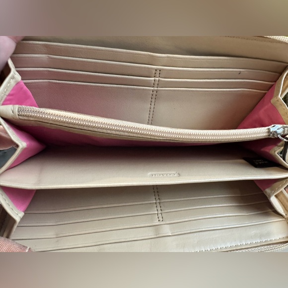 Coach Daisy 🌼 Patchwork Wallet Rare 💎 - Picture 5 of 7